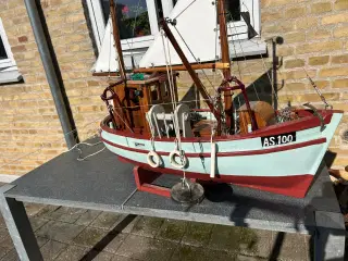 Model kutter 1meter lang 90 cm højbeklæt med Glasf