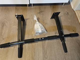 Chin-up / Pull-up bar