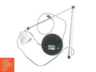 Skrivebordslampe med justerbar arm fra IKEA (str. Fod ø 18 cm udstrakt lampe, 99 cm skærm 10 x 10 cm)