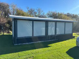 Flot Wilk campingvogn med Isabella villa fortelt t