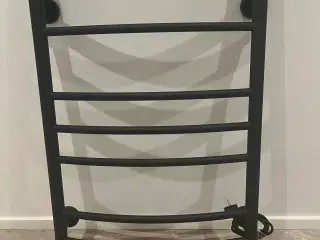 Sort ELDO 9 buet elektrisk håndklædetørrer