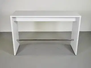 Højbord/ståbord i hvid laminat med fodstøtte
