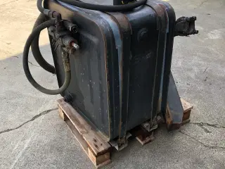 Hydrauliktank + pump