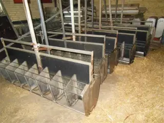 - - - Vådfodrings krybber