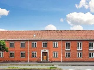 Rigtig god beliggenhed tæt på motorvejen E45 og banegården.