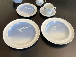 Kaffe og spisestel, 97 dele.