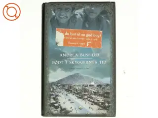 Født i skyggernes tid : roman af Andrea Busfield (Bog)