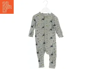 Heldragt med dinosaurmønster fra Guppy (str. 74)