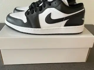 Jordan 1 low panda