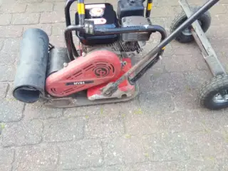 Afrettersæt/ Pladevibrator Udlejes 