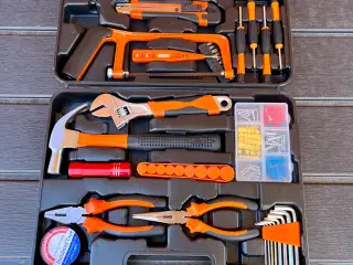 Værktøjskasse med 45 forskelligt værktøj