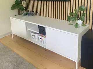 tv bord i træ 