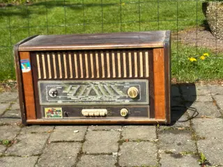 Radio LL Minerva 594 