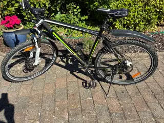 Mountainbike med nye dæk