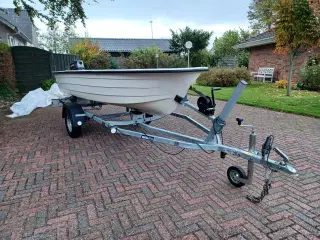 Motorbåd med trailer 