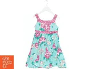Sommerkjole med blomsterprint fra F&F (str. 122)