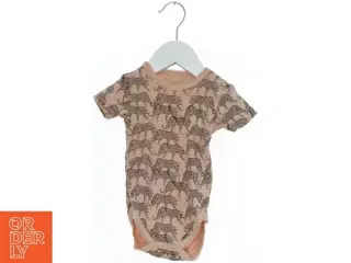 Kortærmet bodystocking med leopardmønster fra Petit (str. 74)