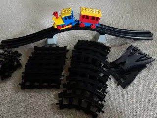 Lego - Dublo Togbane med Lokomotiv, bro og skinner
