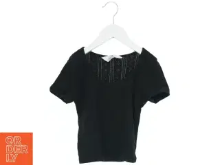 Kortærmet sort bluse med mønstret ryg fra H&M (str. 140)