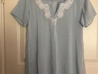 Lyseblå skjorte/bluse med korte ærmer