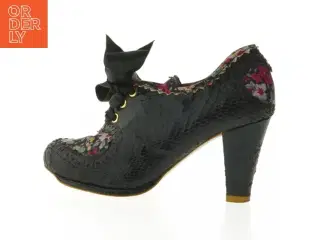 Sort højhælet sko med blomster (str. 36 )