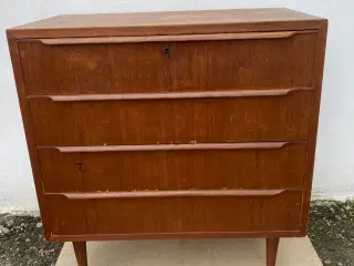 Teak kommode med 4 skuffers