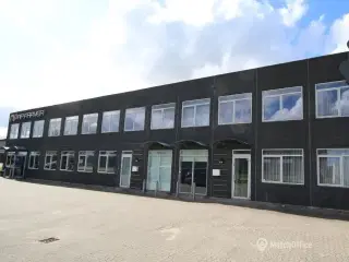 Stort. lyst kontor i kontorfællesskab - i alt ca. 30 kvm