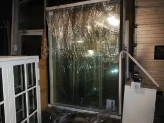 2 NYE FACADEELEMENTER 160x216, TRÆ/ALU KR 3800/STK