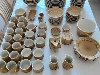 Bing & Grøndahl, Kronjyden, Relief stel