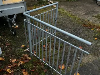 Galvaniseret gelænder i vinkel