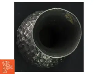 Hammeret sølvfarvet vase
