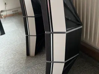 Højtalere B&O til ophængning.