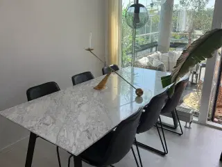 Spisebord i marmor