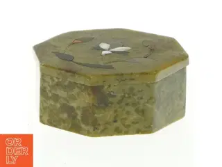 Æske i sten med indlagt mønster (str. 8x3,5 cm)