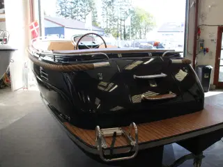 Carisma 715 Tender