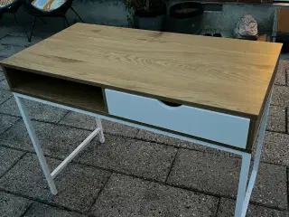 Skrivebord 