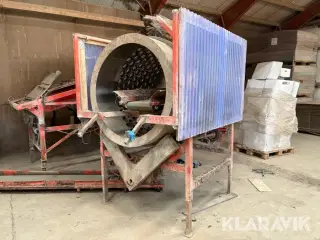 Grøntsagsvasker og transporterbånd
