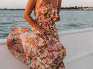 Strop kjole,med skønt blomstermotiv Stør:M+L+XL
