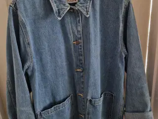 Jakke i lyseblå denim