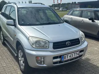 Stærk Rav fra 2002 2.0 benzin