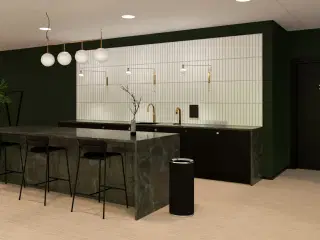 Kontor med plads og udviklingspotentiale med ideel beliggenhed