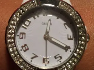 GUESS ur til salg