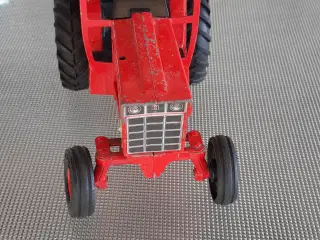 IH traktor