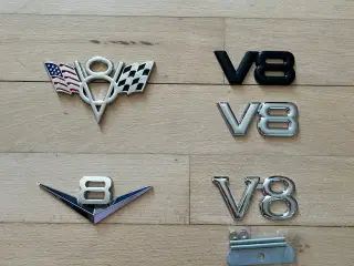 V8 bil emblemer