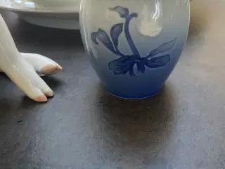 Vase i julerose fra B&G