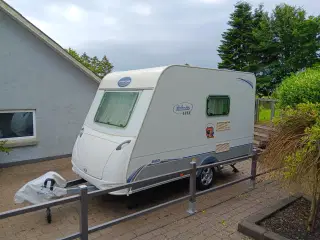 Fin lille campingvogn 