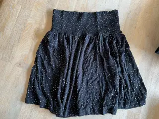 H&M sort nederdel med prikker str xs
