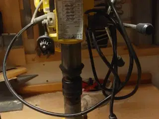 søjleboremaskine i fin stand