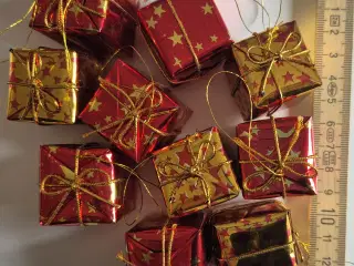 Sæt med 11 Små Julegavepakker til Juletræet (Rød &