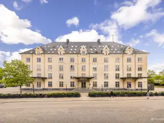 Stort og meget præsentabelt kontorlejemål i det historiske Hartmanns Pakhus, tæt på Glostrup station.